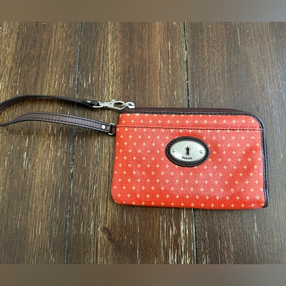 NWOT Fossil wristlet - Picture 12 of 13